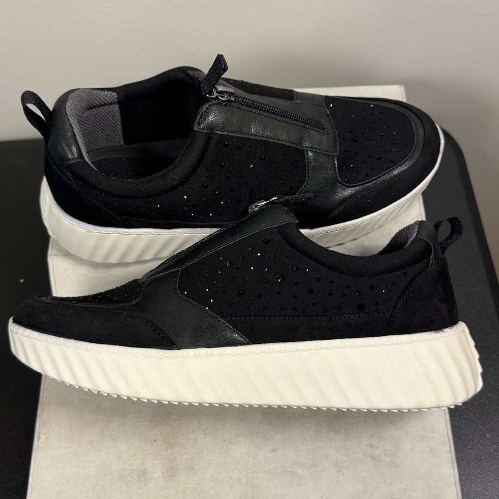 Bzees women’s Black sneakers with zipper top, size 10W, NWOT - Picture 4 of 10